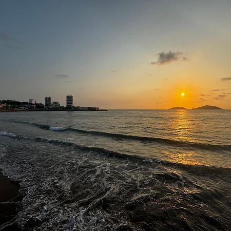 הוילה מזטלן Casa Isla Marina Vista Al Mar 20 Personas מראה חיצוני תמונה