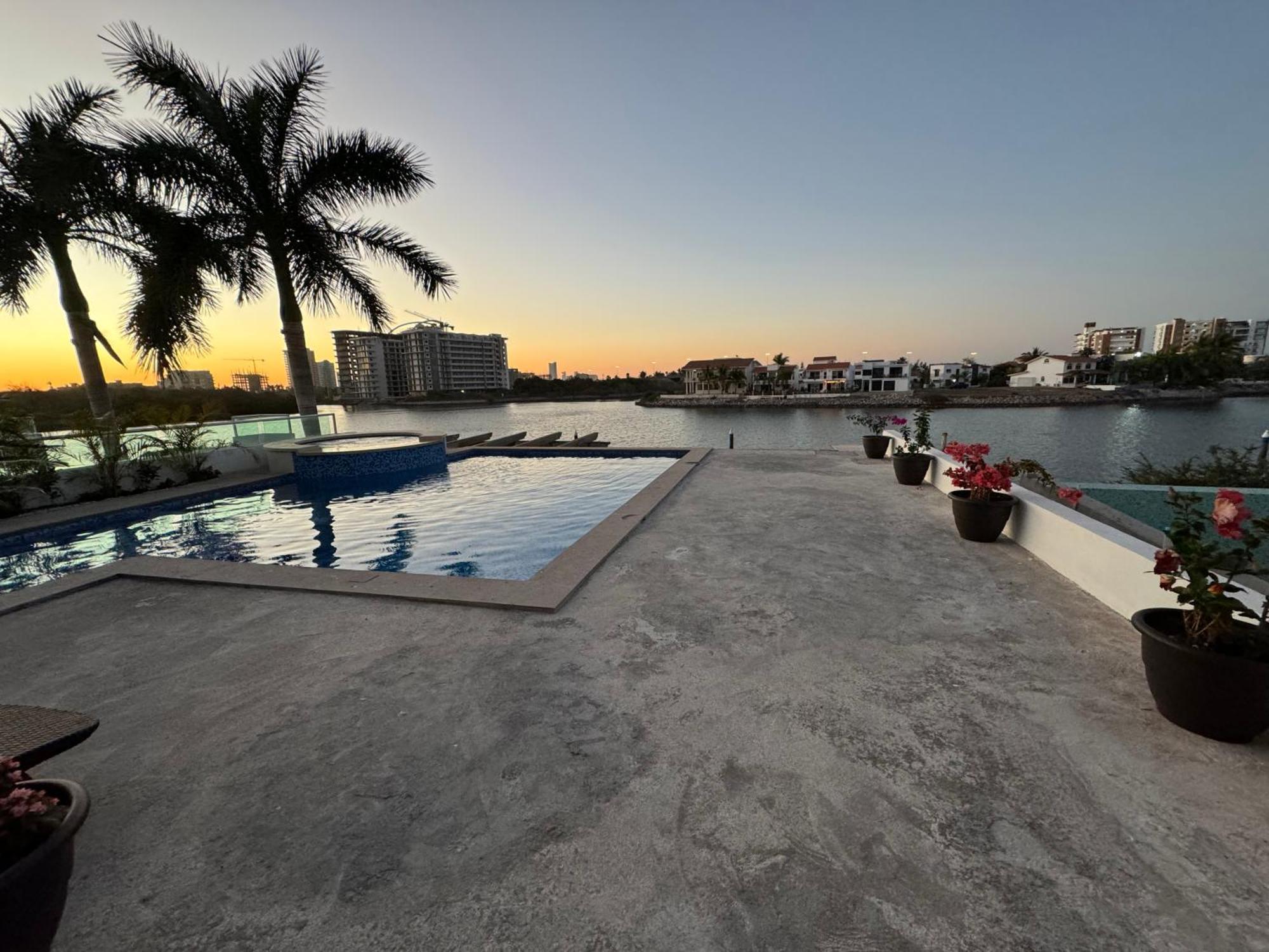 הוילה מזטלן Casa Isla Marina Vista Al Mar 20 Personas מראה חיצוני תמונה
